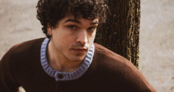 Leo Gassmann pubblica il videoclip di “Naturale”: Sanremo, nuovo album e tour