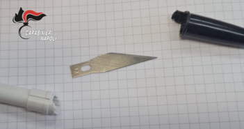 Napoli Secondigliano, 13enne con una penna taglierino a scuola: intervengono i carabinieri