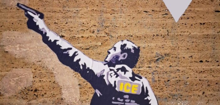 La street artist Laika contro la presenza degli agenti USA ai Giochi Olimpici Invernali: “ICE OUT!” davanti al CONI