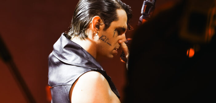 Achille Lauro inarrestabile: dopo i sold out del 2026 arrivano 8 stadi nel 2027