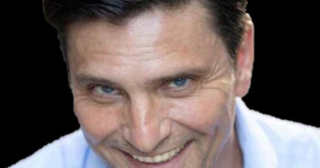 “Casanova” di David Norisco: Lorenzo Flaherty incanta Roma in prima nazionale al Teatro Parioli