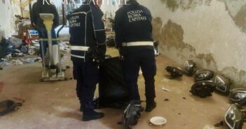 Trullo, scoperto deposito di auto rubate: maxi sequestro della Polizia Locale