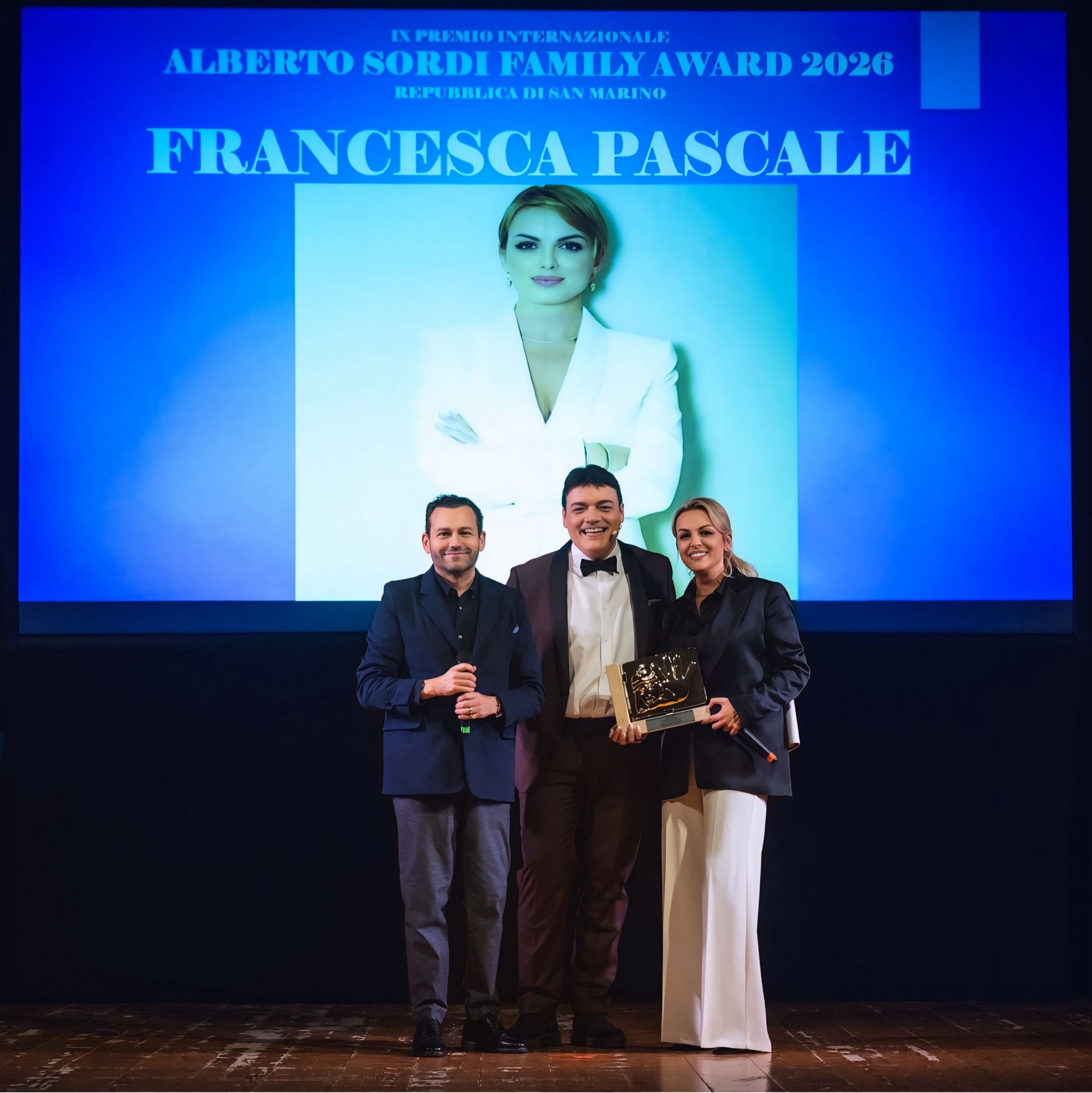 Francesca Pascale premiata da Nicola Santini