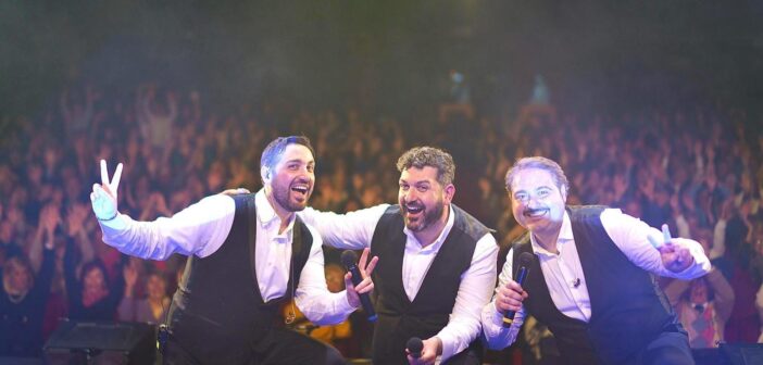 Gemelli di Guidonia a teatro con “Intelligenza Musicale 2.0”: tour 2025/2026 tra musica, comicità e intelligenza artificiale