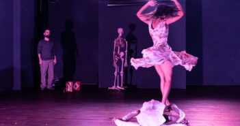 “Le Ossa” di Spartenza Teatro: anteprima emozionante al Fortezza Est tra memoria, mito e teatro di figura