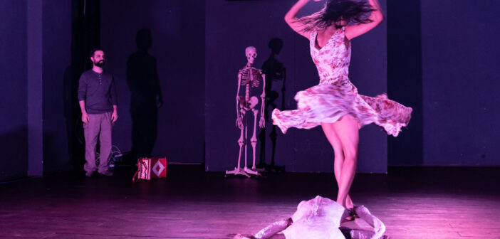 “Le Ossa” di Spartenza Teatro: anteprima emozionante al Fortezza Est tra memoria, mito e teatro di figura