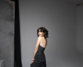 “Brotti! E non ridere che sei come loro”: Manuela Zero torna all’OFF/OFF Theatre con uno spettacolo magico e irresistibile