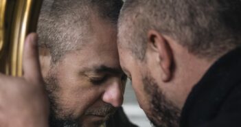 “END”, il primo album di RENZ arriva anche in vinile: un viaggio elettronico tra guerra, spiritualità e rinascita