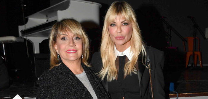 “Finché divano non ci separi”: successo al Teatro degli Eroi per il salotto radiofonico di Sonia D’Agostino