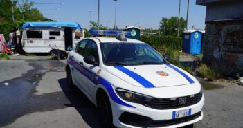 Roma, campo Candoni: fermata con un passeggino sospetto, trovati arnesi da scasso. Denunciata 29enne