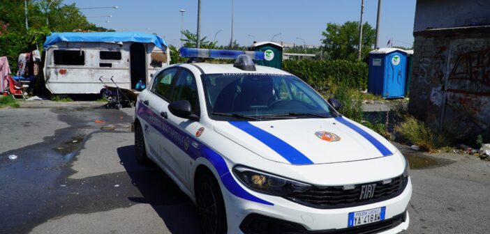 Roma, campo Candoni: fermata con un passeggino sospetto, trovati arnesi da scasso. Denunciata 29enne