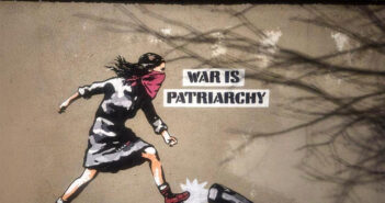 “War Is Patriarchy”: a Roma il nuovo poster provocatorio di Laika