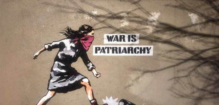 “War Is Patriarchy”: a Roma il nuovo poster provocatorio di Laika