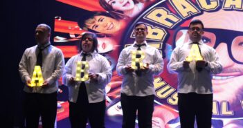 “Abracadown” diventa tour: a Roma la magia che abbatte i pregiudizi conquista tutti