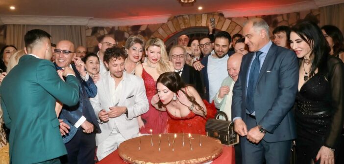 Compleanno da Mille e Una Notte: Party Esclusivo con Cena di Gala e Brindisi in Piscina per Donatella Zaccagnini