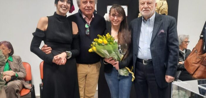 Anime sVelate di Ombretta Luciani conquista Roma: emozione e identità in mostra