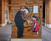 Laika celebra il 25 aprile a Roma: alla Garbatella appare “Senza memoria non c’è futuro”