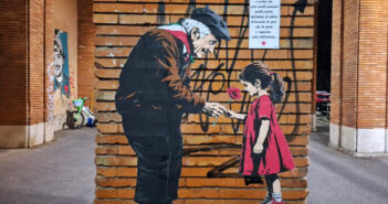 Laika celebra il 25 aprile a Roma: alla Garbatella appare “Senza memoria non c’è futuro”