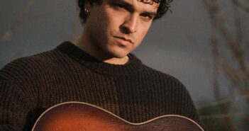 Leo Gassmann cambia pelle: “Vita Vera Paradiso” segna una nuova era musicale