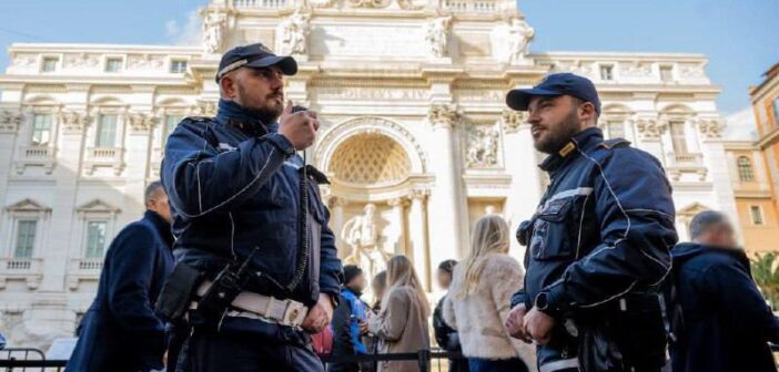 Furto sventato vicino alla Fontana di Trevi: arrestato borseggiatore in pochi istanti