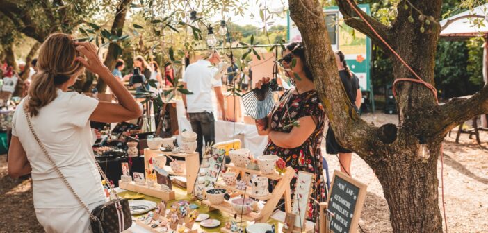 Bonfire Market torna a Roma: due giorni tra artigianato, yoga, vintage, workshop e street food nella magia della Caffarella