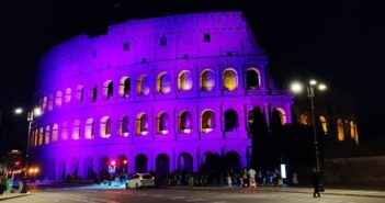 Colosseo illuminato di magenta per ESEO Italia: Roma sostiene la campagna sulle patologie eosinofile