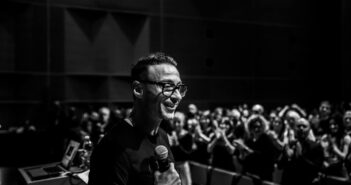 Matteo Sinatti a Roma: al Teatro TH Carpegna Palace uno spettacolo emozionale tra psicologia, musica e rinascita