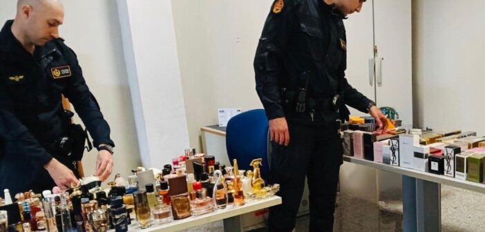 Polizia Locale Roma, stretta su abusivismo e malamovida: maxi sequestro di profumi contraffatti a Porta Portese