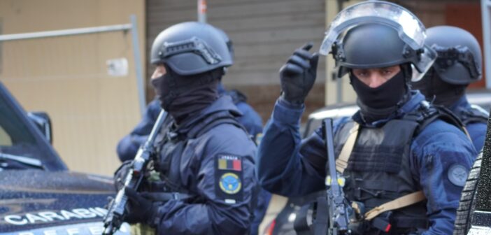 Ostia, sequestri di persona e torture per un borsone da oltre un milione di euro: sei misure cautelari sul litorale romano