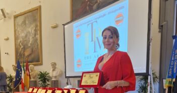 Il trionfo di Alma Manera: il Premio TPM celebra il successo culturale di Crossover su Rai Isoradio