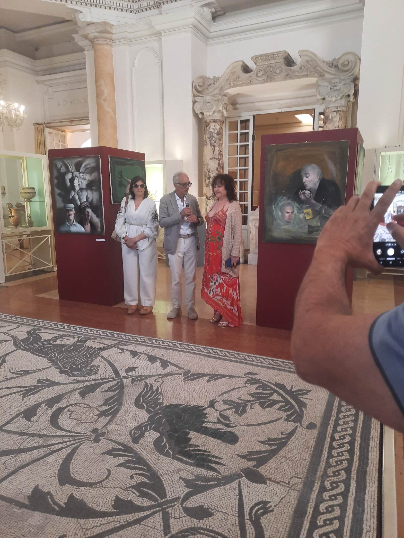 L'assessore Dott.ssa Valentina Corrado, il sindaco Dott. Aurelio Lo Fazio ed Adriana Russo durante la presentazione