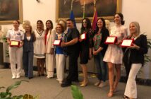 Gruppo femminile insieme al Capitano di Vascello Catia Pellegrino