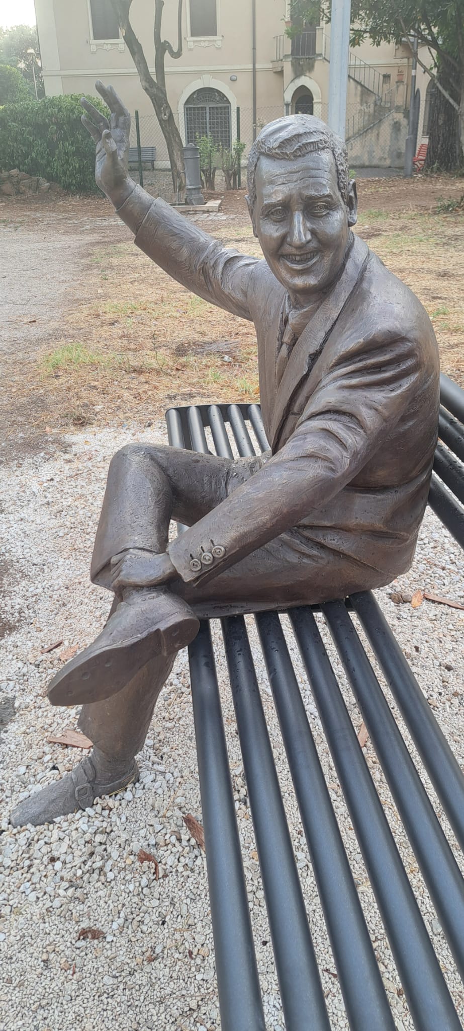 scultura alberto sordi