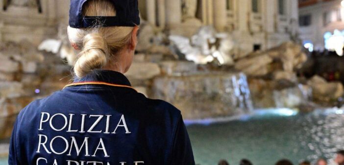 Roma, due persone sorprese nelle fontane monumentali