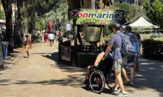 Uno dei viali principali a Zoomarine