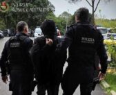 Roma, minaccia un’automobilista per farsi consegnare denaro