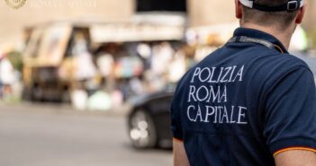 Musei Vaticani, ambulante abusivo aggredisce un agente