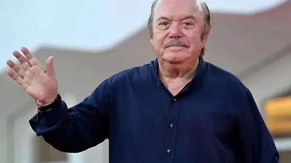 Lino Banfi, 90 anni di emozioni: il sorriso che ha unito l’Italia continua a raccontare la sua storia