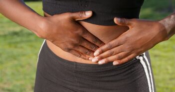 Gonfiore e pesantezza dopo i pasti: cause comuni e quando preoccuparsi