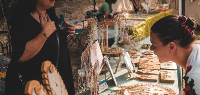 Bonfire Market torna alla Caffarella: due giorni tra artigianato, natura e cosmesi nell’antica Roma