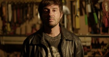 Chitarre distorte e poesia di strada: il graffio punk rock di Eugenio Ripepi con Danke Danke scuote la musica italiana
