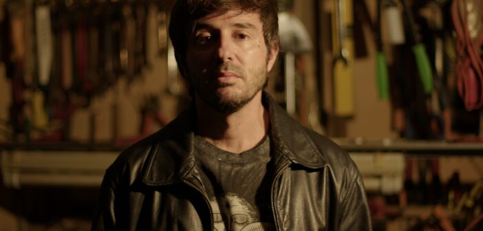 Chitarre distorte e poesia di strada: il graffio punk rock di Eugenio Ripepi con Danke Danke scuote la musica italiana