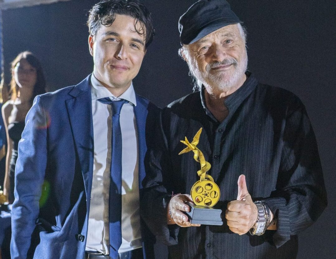 Direttore Federico Paolini premio alla carriera ad Amedeo Minghi