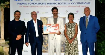 VENEZIA83 – AD ANDREA PALLAORO PER THE ECHO CHAMBER IL PREMIO FONDAZIONE MIMMO ROTELLA