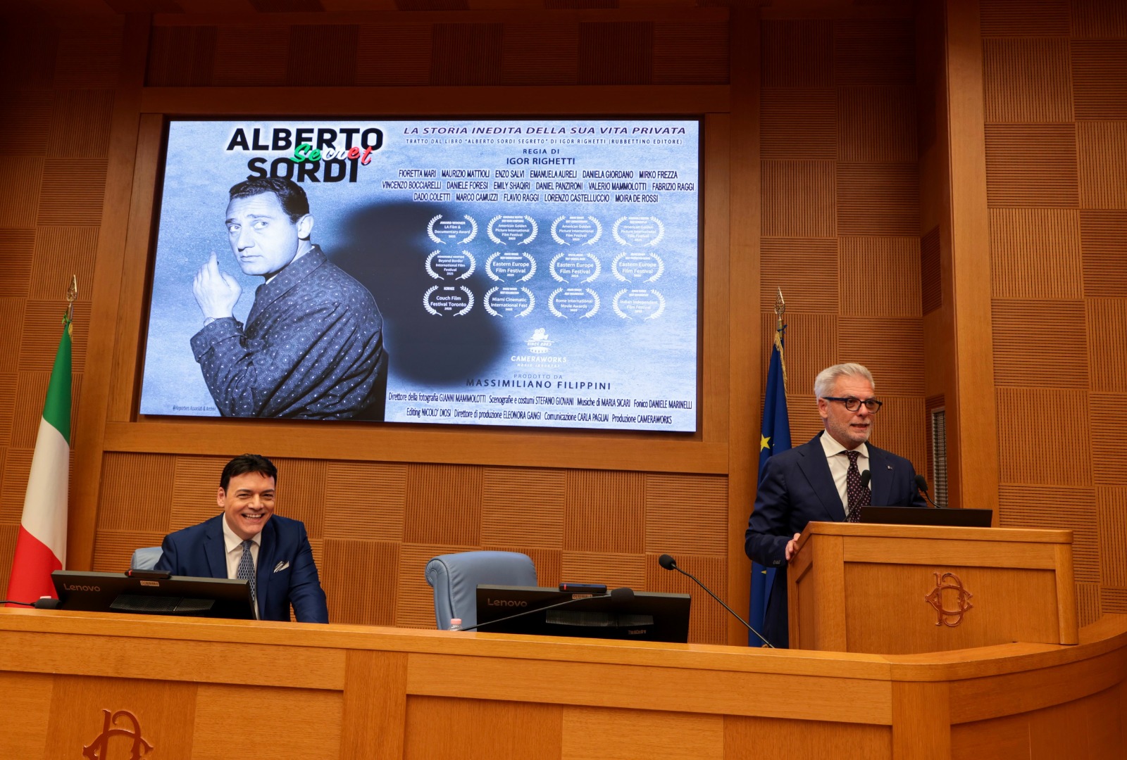 Il presidente della Commissione Cultura Federico Mollicone, promotore della presentazione, con il regista del docufilm Igor Righetti, cugino di Alberto Sordi