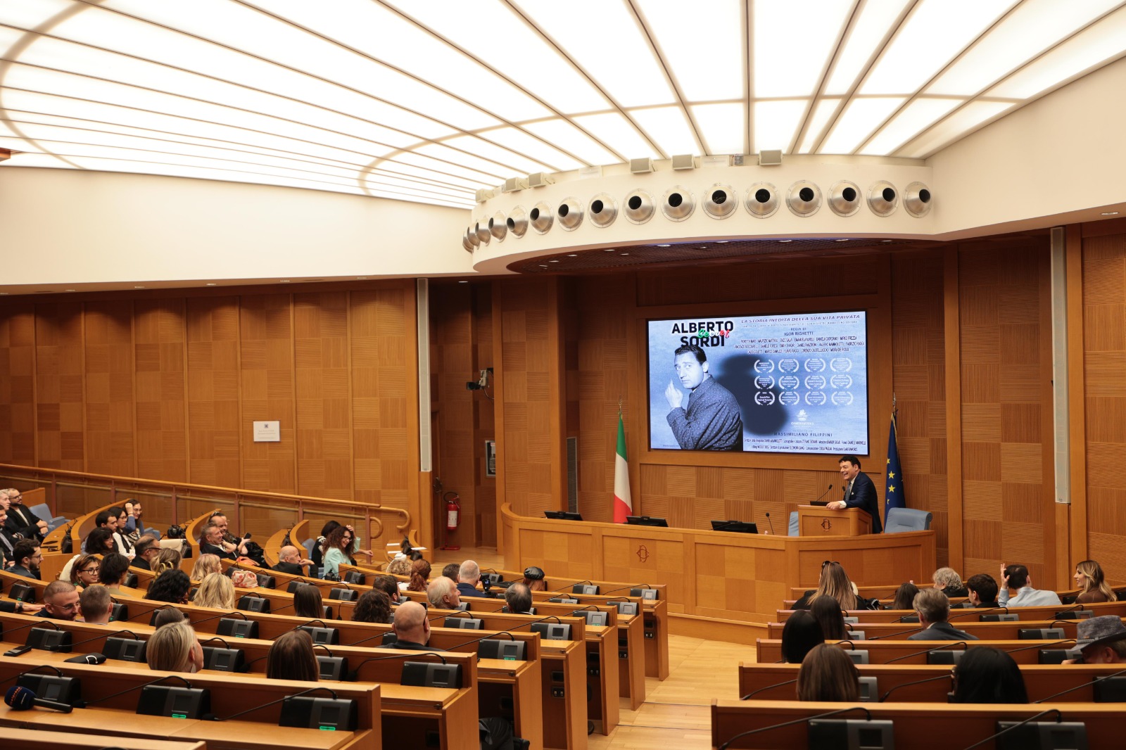 L’Aula dei Gruppi parlamentari della Camera dei deputati gremita per Alberto Sordi Secret
