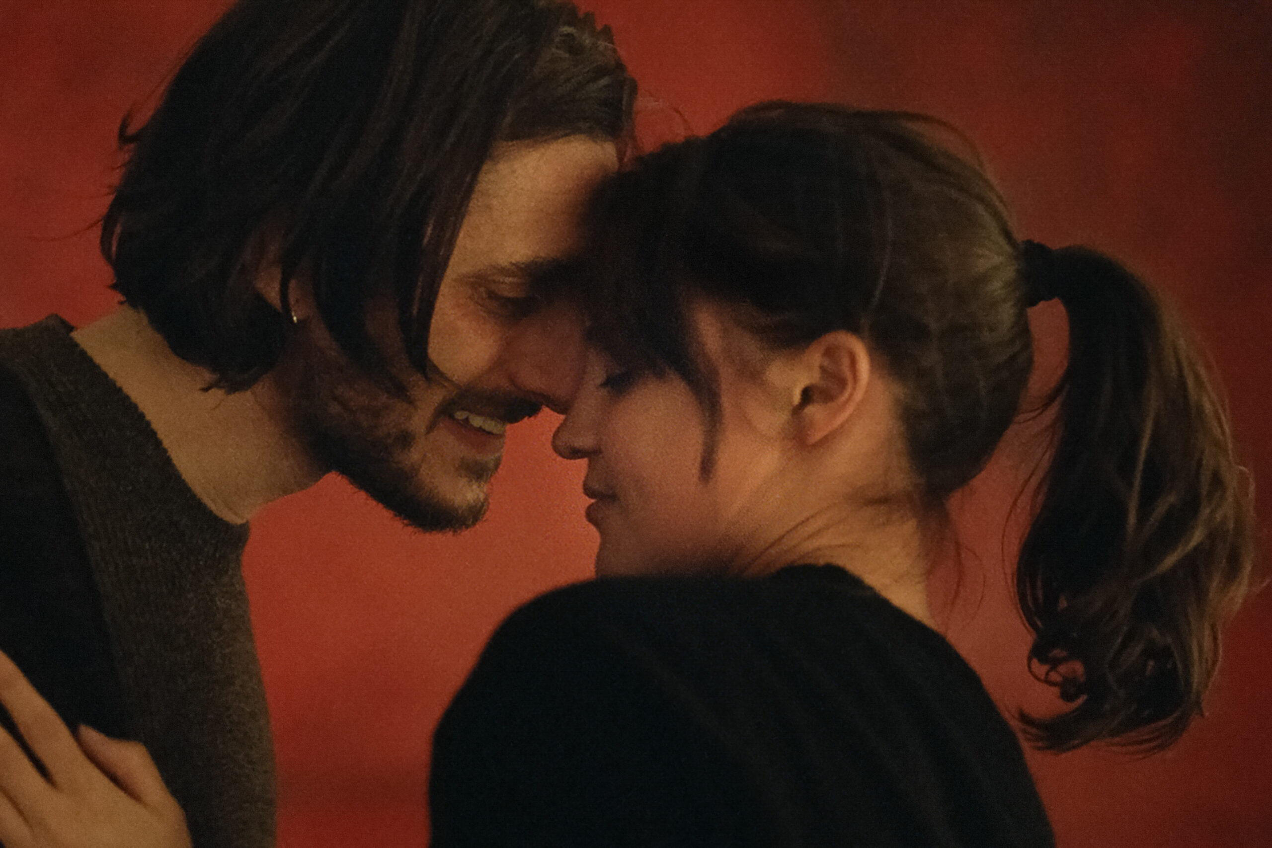 Luca Marinelli e Alicia Vikander