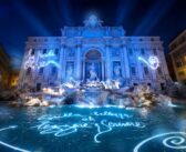 “La Parola che illumina”: la Fontana di Trevi diventa una sorgente di parole