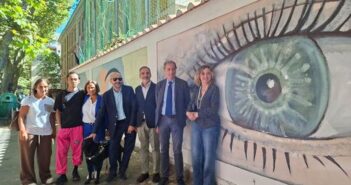 A Roma il murale che si può “leggere” con il tatto: l’arte diventa inclusiva a Testaccio