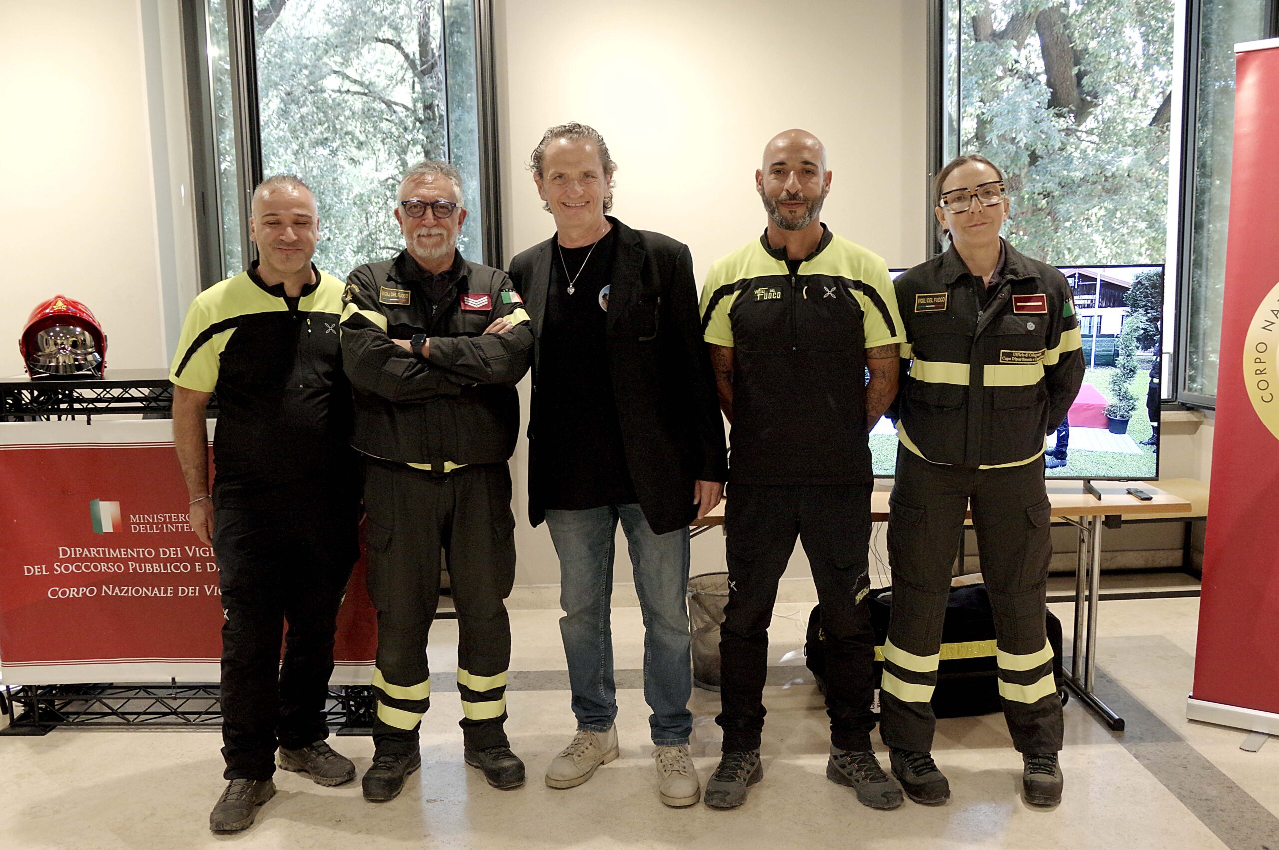 SALVI E VIGILI DEL FUOCO